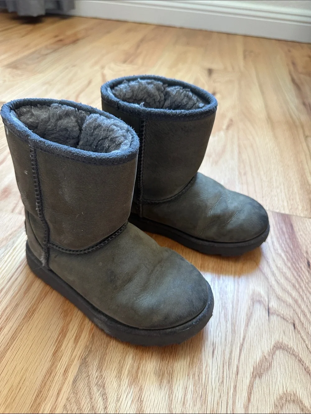 UGG Short Shearling Boots - Charcoal Gray
